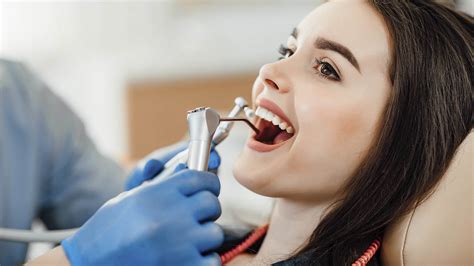 La Importancia De Una Limpieza Dental Profesional Más Allá De Una