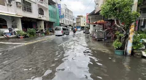 影 年度大潮「海水倒灌」！屏東東隆宮路面淹水 居民嘆：水閘門也擋不了 中天新聞網