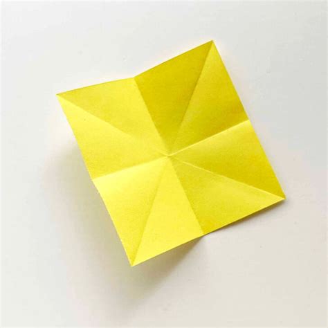 Simple Origami Sunflower Tutorial * Moms and Crafters