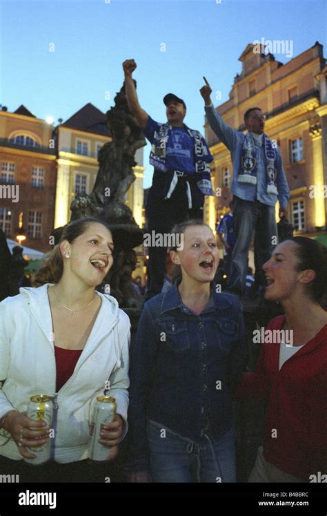 Football Fans Drinking In Stand Hi Res Stock Photography And Images Alamy