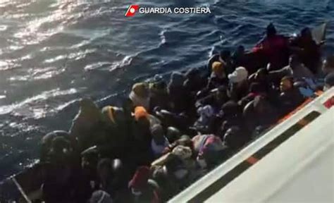 Nuovi Sbarchi Di Migranti A Lampedusa Hotspot Al Collasso Con 1 614