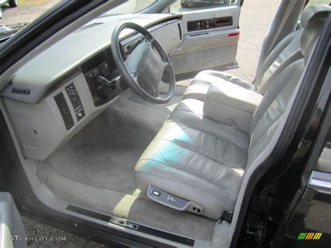 1996 Cadillac Fleetwood Standard Fleetwood Model interior Photo #55668922 | GTCarLot.com