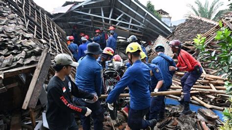 印尼地震死亡增至271人 災民經歷生離死別對未來茫然 喬格羅公園 新唐人电视台