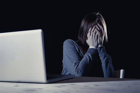 A diferença prática do cyberbullying para o bullying VEJA