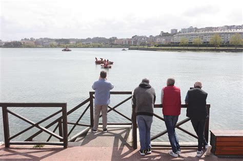 Comienzan Los Ensayos Para La Siembra En La Ría De O Burgo Que Rechazan Los Mariscadores La