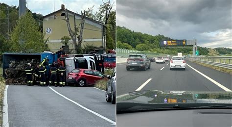 Incidente Su Via Salaria Tir Perde Il Carico Di Tronchi Dopo Lo