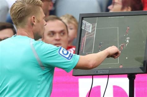 sejarah var  sepak bola  kegunaannya