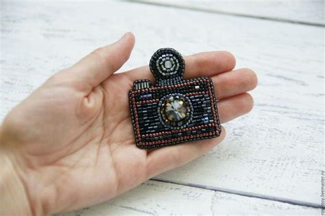 Фотоаппарат брошь из бисера Фотокамера вышитая брошь 'Say Cheese' в ...