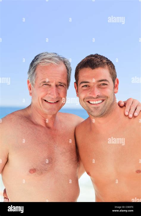 Lhomme Avec Son Beau Père Photo Stock Alamy