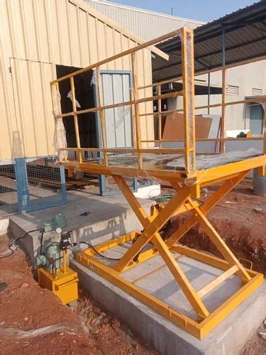 MERRIT INDUSTRIAL LPG Gas Loading Unloading Scissor Lift Working