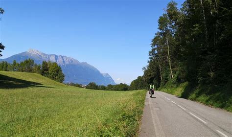 Tour des bauges à vélo Le lac d Annecy et le massif des Bauges à vélo