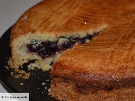 Le vrai gâteau basque à la confiture de cerises noires découvrez les