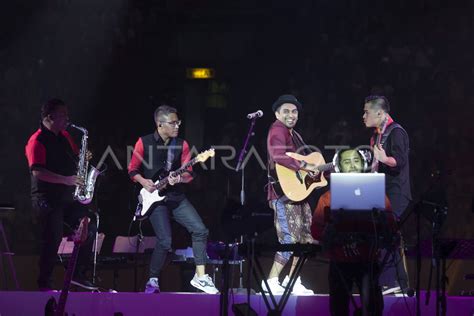 KONSER GLENN FREDLY | ANTARA Foto