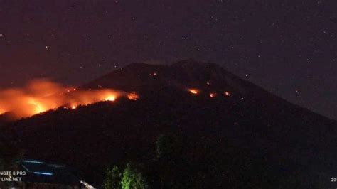 Lontaran Lava Pijar Erupsi Gunung Ile Lewotolok Picu Kebakaran Hutan