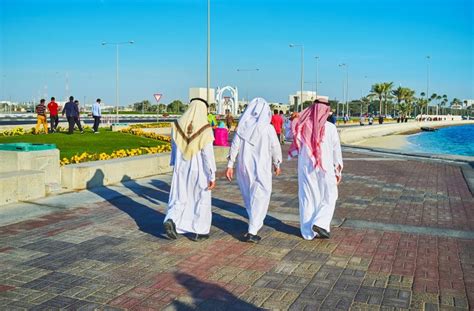 Qatari Men Traditional Dress