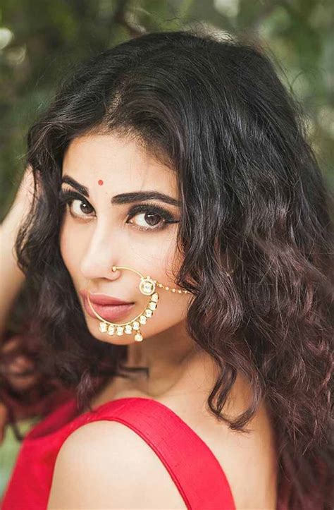 Mouni Roy Looks Lovely In This Sexy Insta Pic Mouni Roy Hot And Sexy