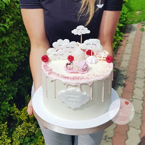 Torty artystyczne Nidzica Mława Tort na Chrzest Św w stylu drip cake