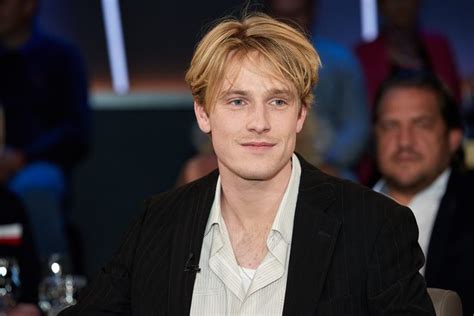 Pin De Meli Azul En Louis Hofmann En 2024