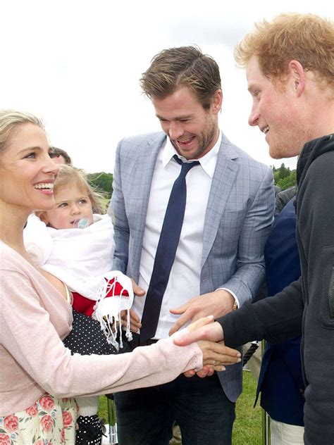 Les Princes Harry Et William Jouent Au Polo Devant Les Stars