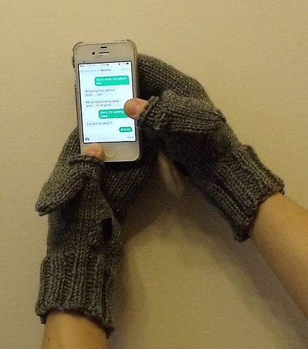 Ravelry Knit A Pair Of Texting Mitts Pattern By Janis Frank