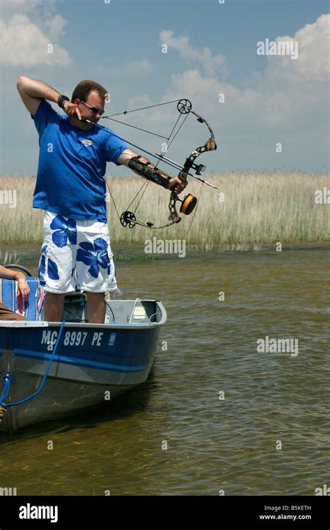 How To Draw A Compound Bow And Arrow