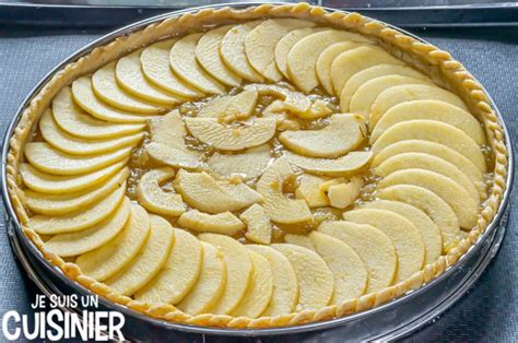 Recette de tarte aux pommes facile avec compote et pâte brisée