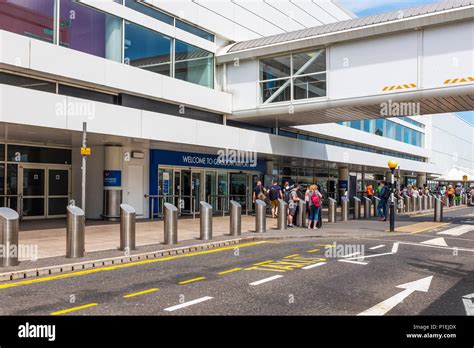 Main Entrance To Glasgow Airport Glasgow Scotland Stock Photo Alamy