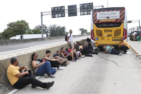 V Timas De Tiroteio No Rj Estavam Em Um Raio De Km