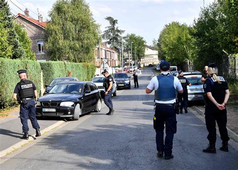 France Un Ancien Gendarme Tue Sa Femme De Vingt Coups De Couteau L