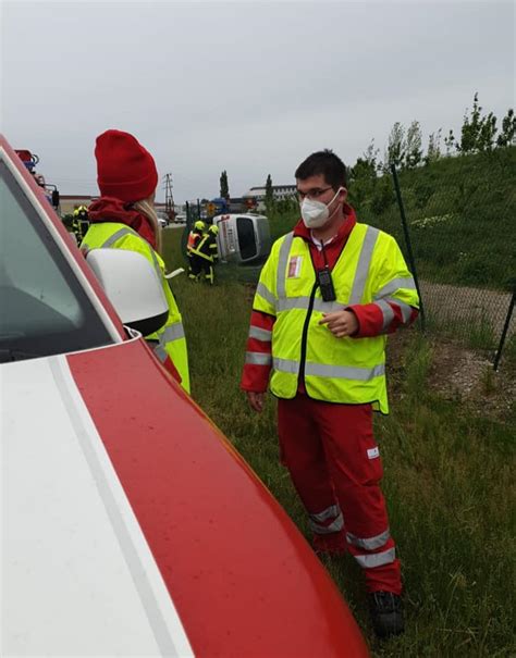 Stra Ensperre Nach Fahrzeug Berschlag Ff Oberwaltersdorf