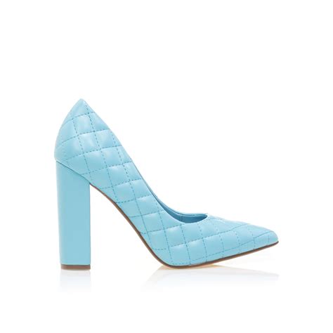 συμπαγής Ημέρα Διαρκής nude με μπλε γοβες βλέπω τηλεόραση θερμίδα Να τρομάξει