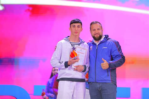 Школьника из Грозного наградили знаком общественного признания «Звезда ...