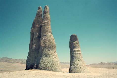 Achaman GuaÑoc La Mano Gigantesca Que Sobresale Del Desierto De