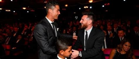 Prestasi Messi Makin Sulit Dikejar Cristiano Ronaldo Cuma Bisa Gigit