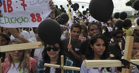 G Em Greve Professores Bloqueiam Esplanada Dos Minist Rios