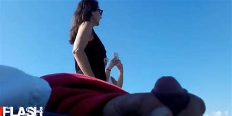 Flash And Grope Mature Tnaflix