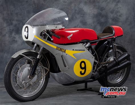 Honda Rc As Raced By Mike Hailwood Mcnews