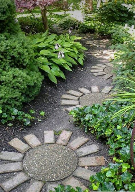 Installing Round Stepping Stone Paths