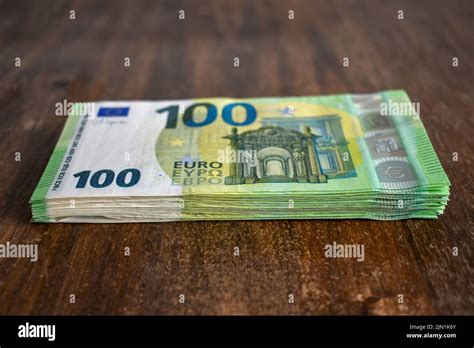 Pile Of 100 Euro Notes Hi Res Stock Photography And Images Alamy