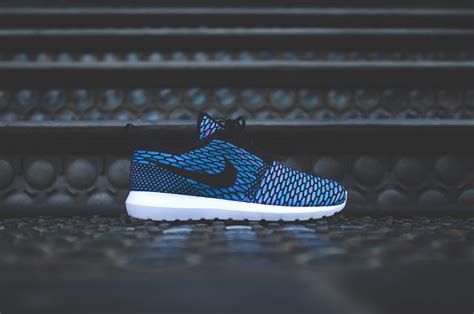 ᐅ Nike Flyknit Roshe Run Black Neo Turquoise SNKR