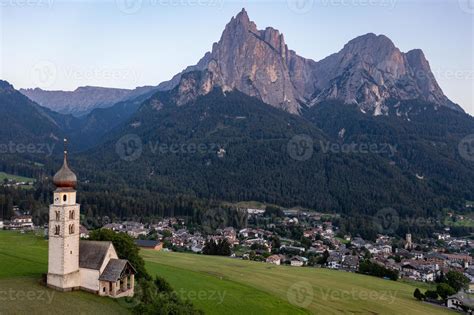 St Valentin Kastelruth Dorf Kirche Im Das Sommer Im Das Dolomit Alpen