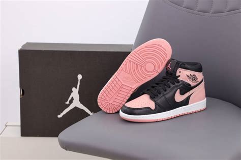 Кроссовки женские Nike Air Jordan 1 розовые с черным, Найк Джордан ...