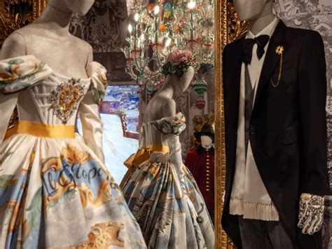 Dal Cuore Alle Mani Dolce Gabbana La Mostra A Palazzo Reale Vogue Italia