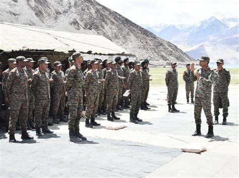 Lt Gen Mv Suchindra Kumar Reviews Operational Preparedness At Lac