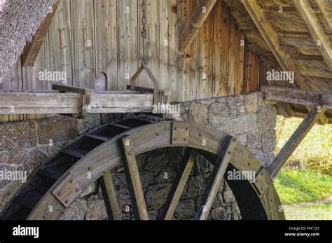 Overshot wheel hi-res stock photography and images - Alamy