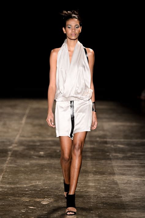 Coleção Uma Raquel Davidowicz SPFW Verão 2013 RTW Desfiles FFW