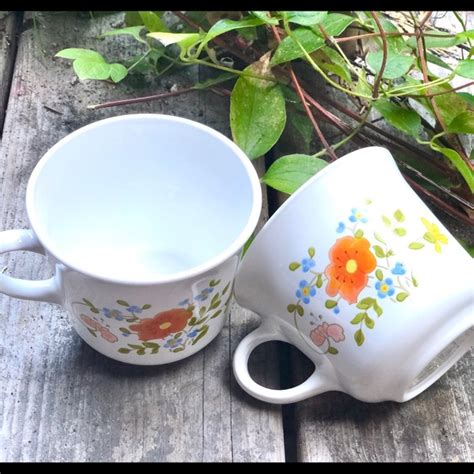 Corelle | Kitchen | Pair Of Vintage Corel Mugs | Poshmark