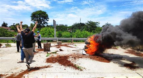 Tuntut Pembayaran Ganti Rugi Ahli Waris Blokir Jalan Tol Jatikarya