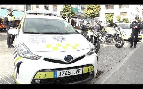 La Policía Local incorpora seis motos y siete coches híbridos a su