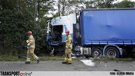 Transport Online Twee Gewonden Na Aanrijding Auto En Vrachtwagen Op